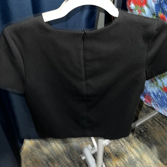 BELLE Vere XS Black Blouse With Rose Embroidery - Picture 5 of 6